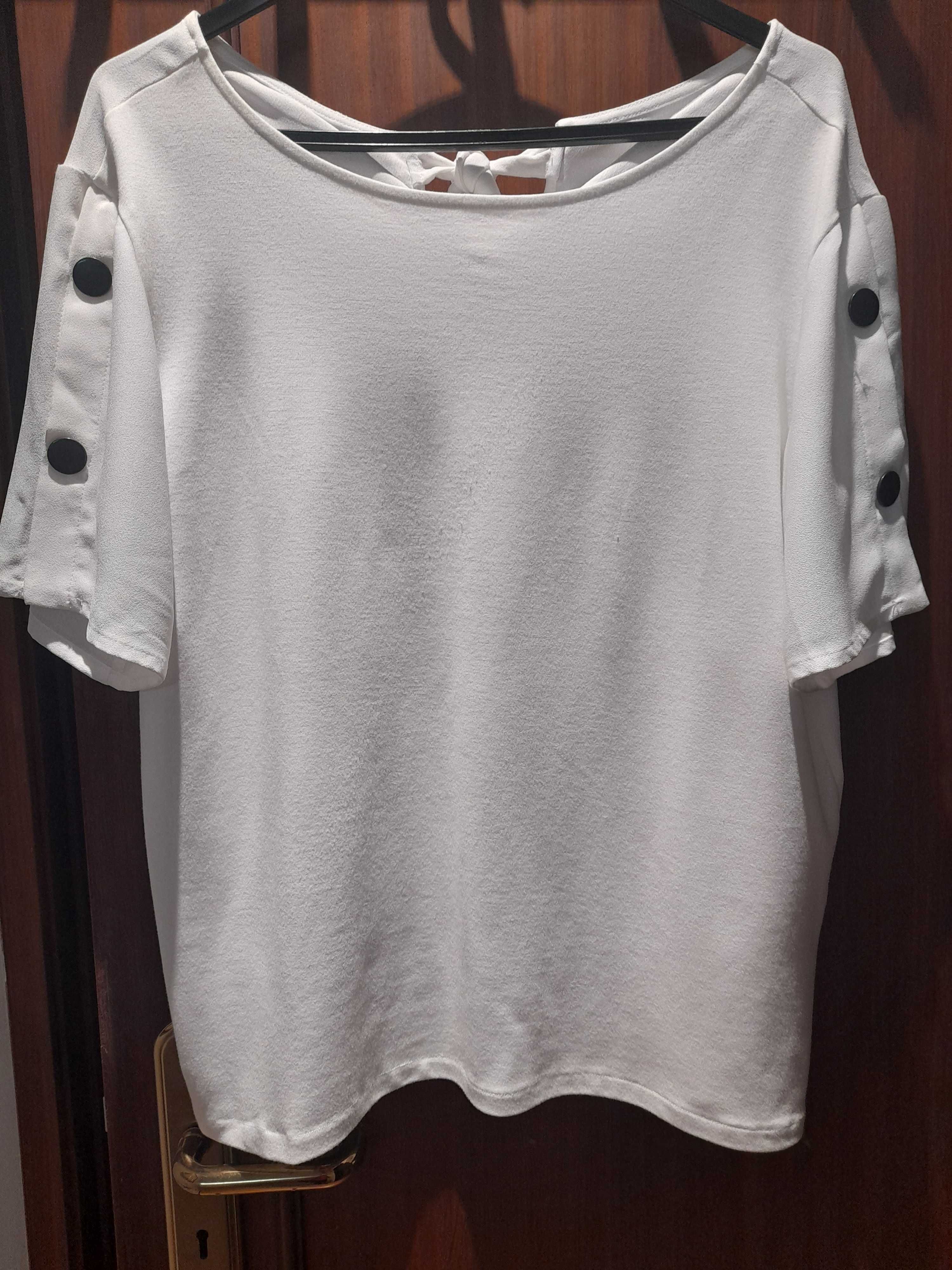 Blusa branca com botões pretos - Tamanho L/ML