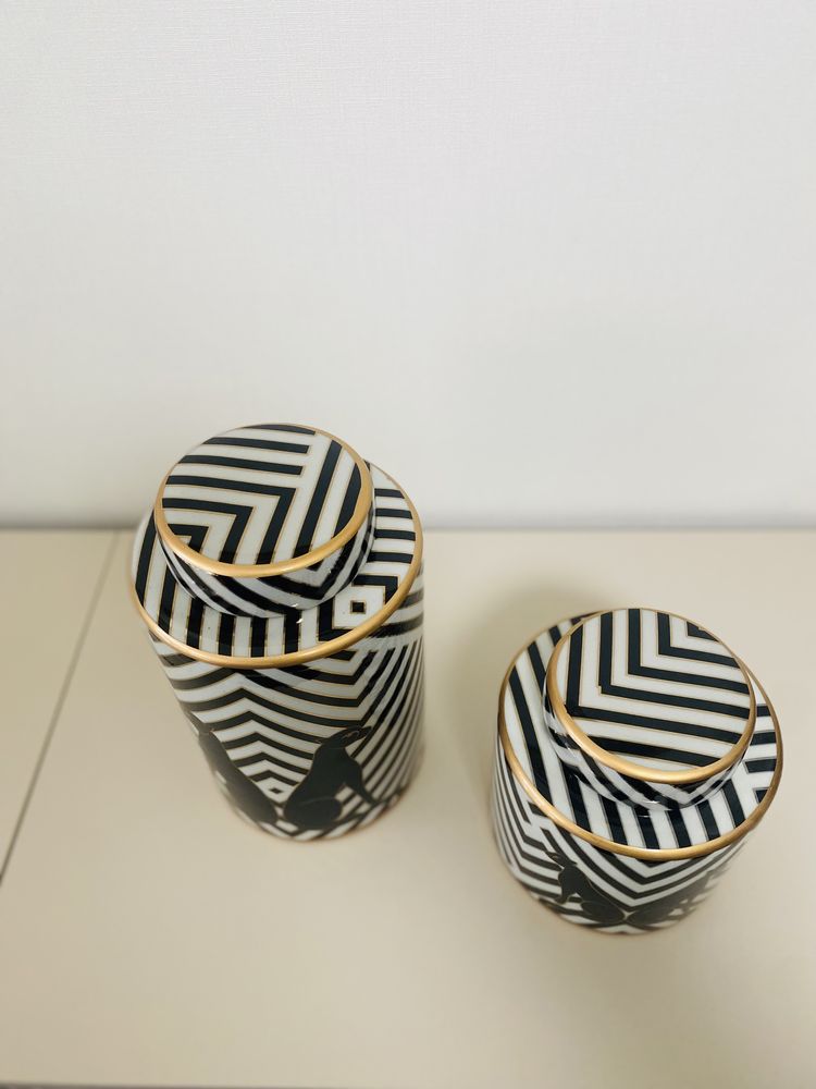 Zestaw dwóch pojemników dekoracyjnych ceramicznych Pantera