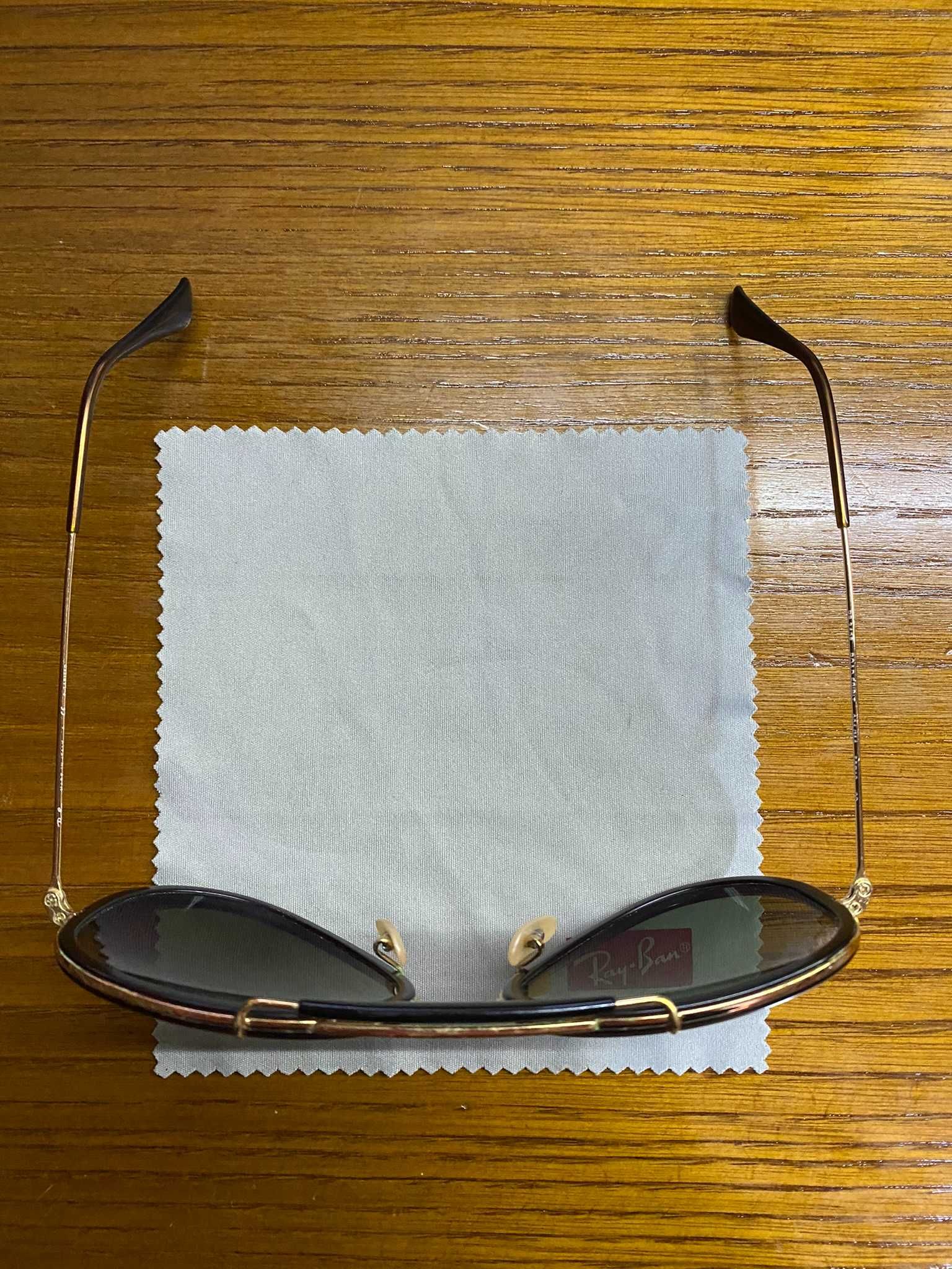 Óculos de Sol Ray-Ban Preto e Dourado