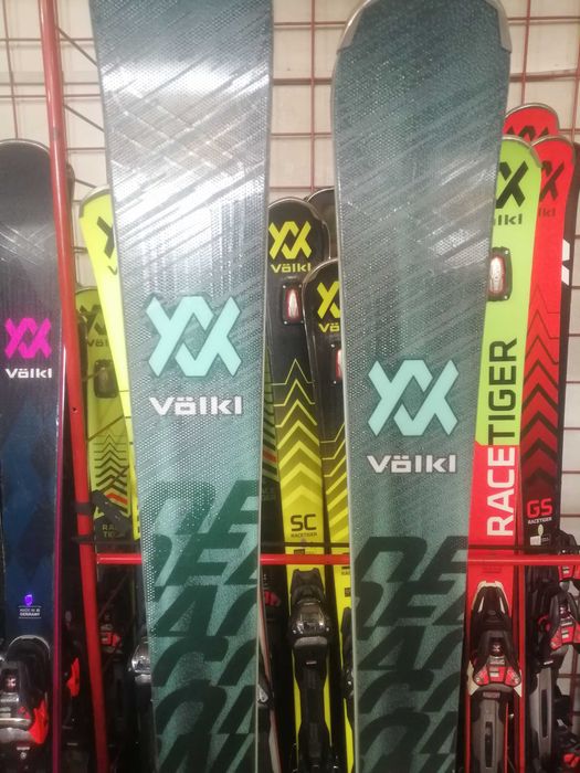 Narty Volkl Deacon 76, potestowe z sezonu 2023.