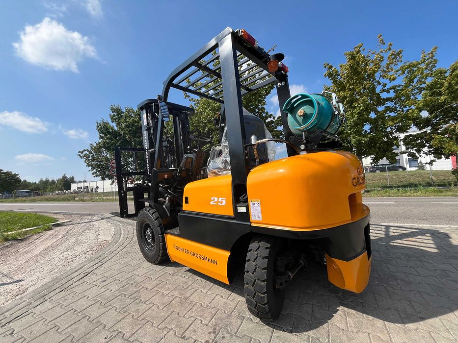 Nowy wózek widłowy 2,5T duplex Gunter Grossmann. Silnik Kubota. LPG