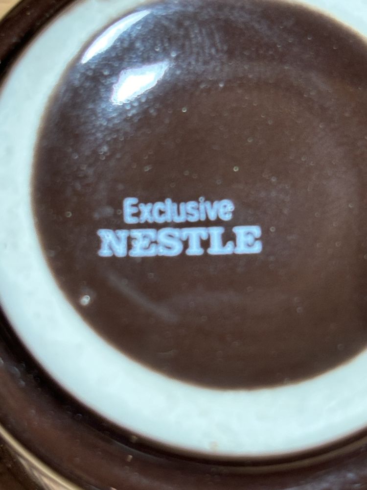 Nestle filiżanki do espresso.