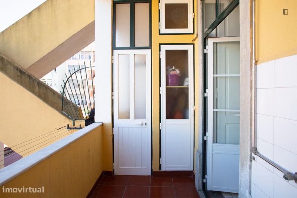 Quarto - localizado em Arroios Lisbon