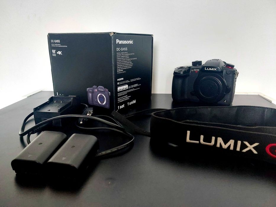 Aparat Panasonic Lumix GH5S body  2 baterie bezlusterkowiec 4K futerał