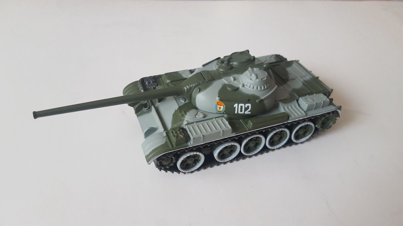 БРДМ-2, БМД-4, Т-54, Т-62, Т-90 1:72 русские танки