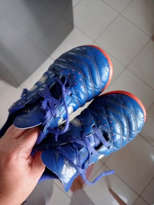 Halówki adidas niebieskie dla chłopca rozm 31