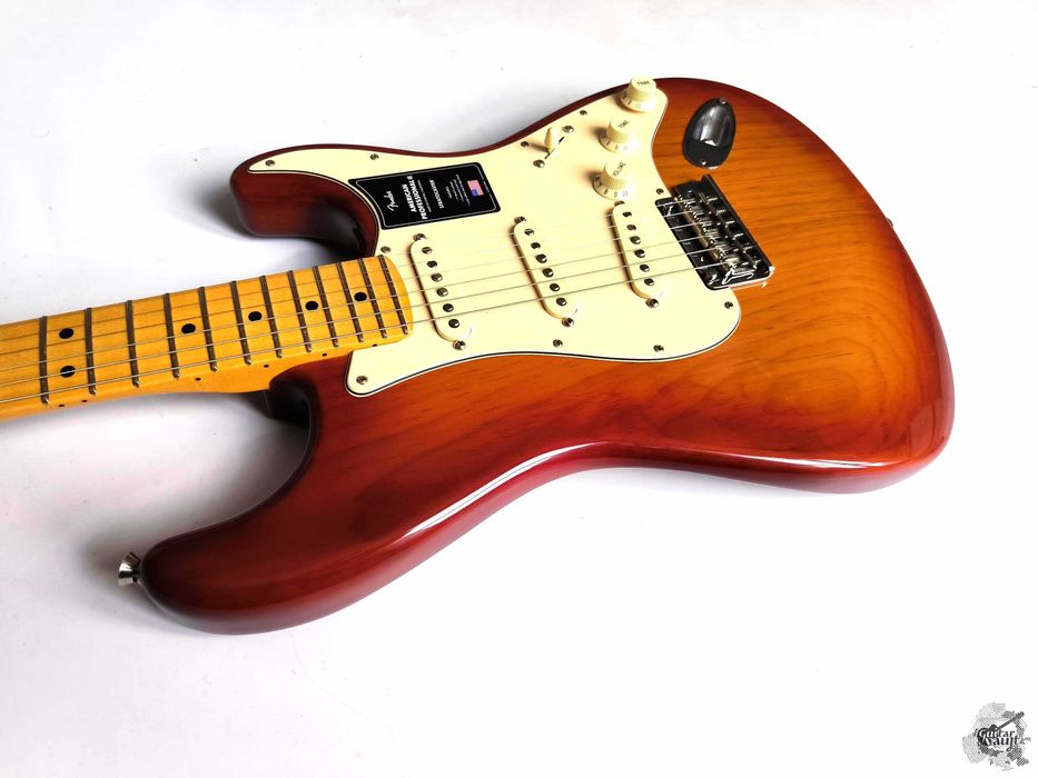 Fender® American Professional II Strat Roasted Pine '2021 Sienna SB