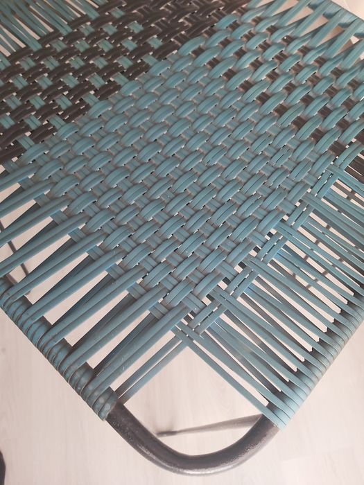 Stolik PRL z metalowymi nogami plecionka pcv + gratis drewniany blat