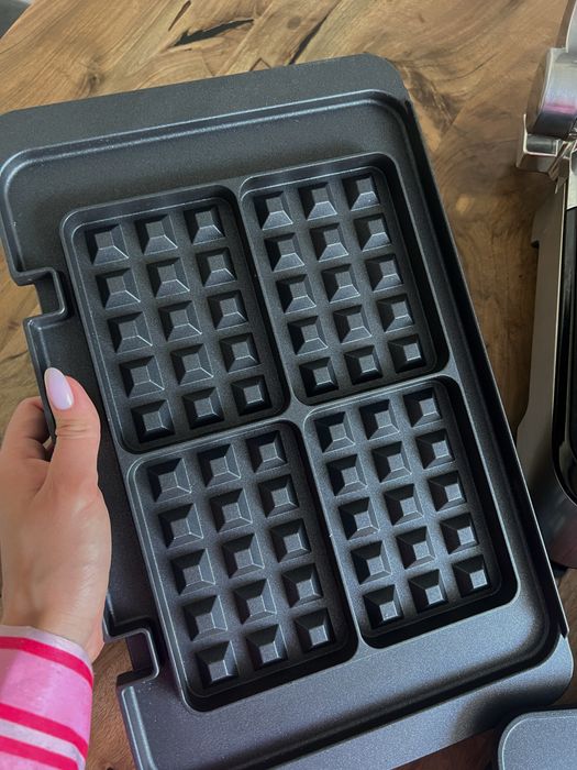 Гриль-барбекю електричний BRAUN