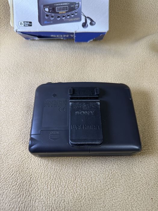 Walkman Walan FX473 z oryginalnym pudełkiem – retro radio-kasetowy