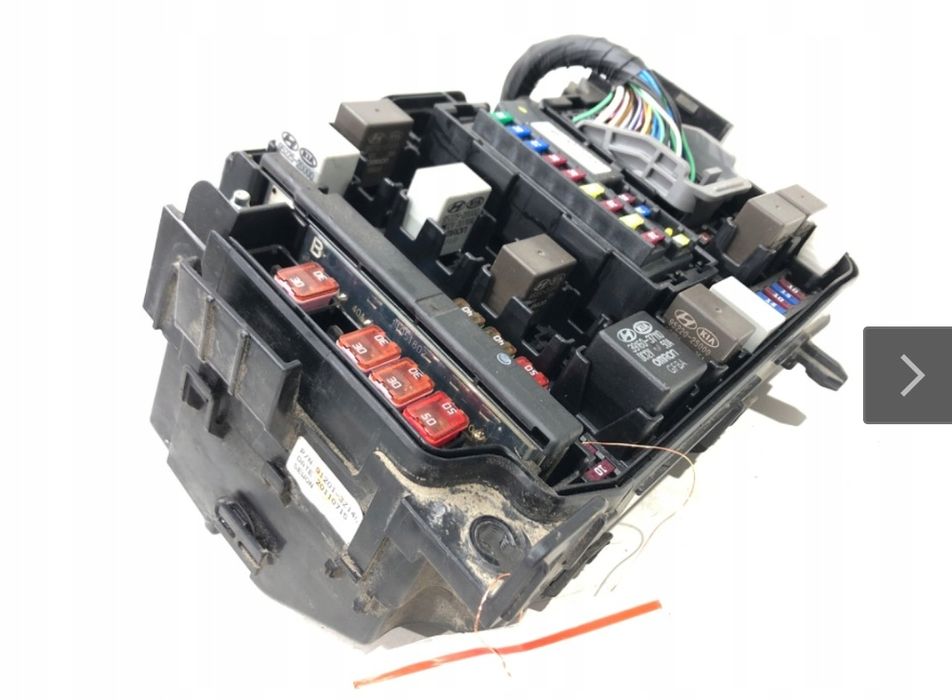 Skrzynia bezpieczników HYUNDAI i40 Kombi 1.7 116KM MODUŁ