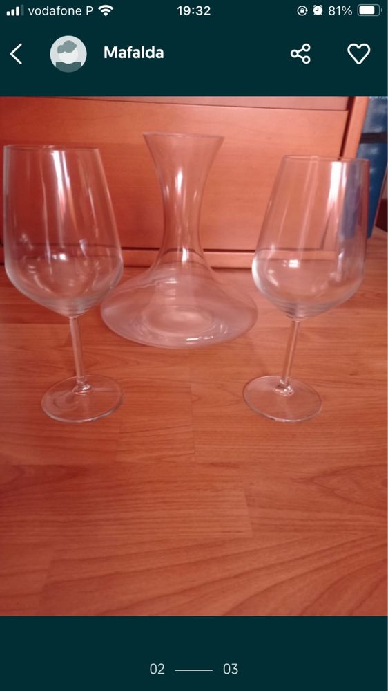 Decanter e copos de vinho