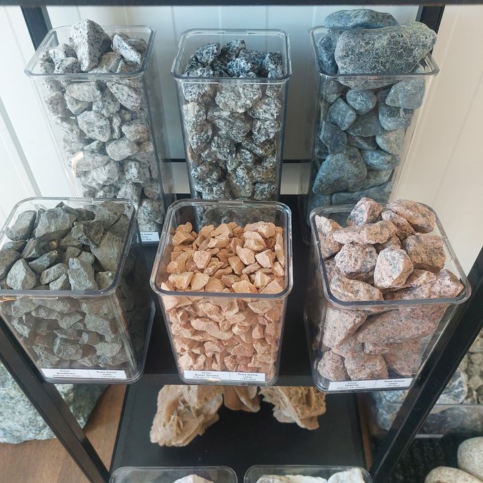 Kamienie ozdobne. granit . Żwir.  Piasek. Ziemia