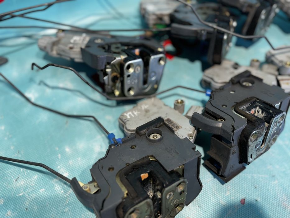 Замок дверей Nissan x trail t30 замки Х трейл т30