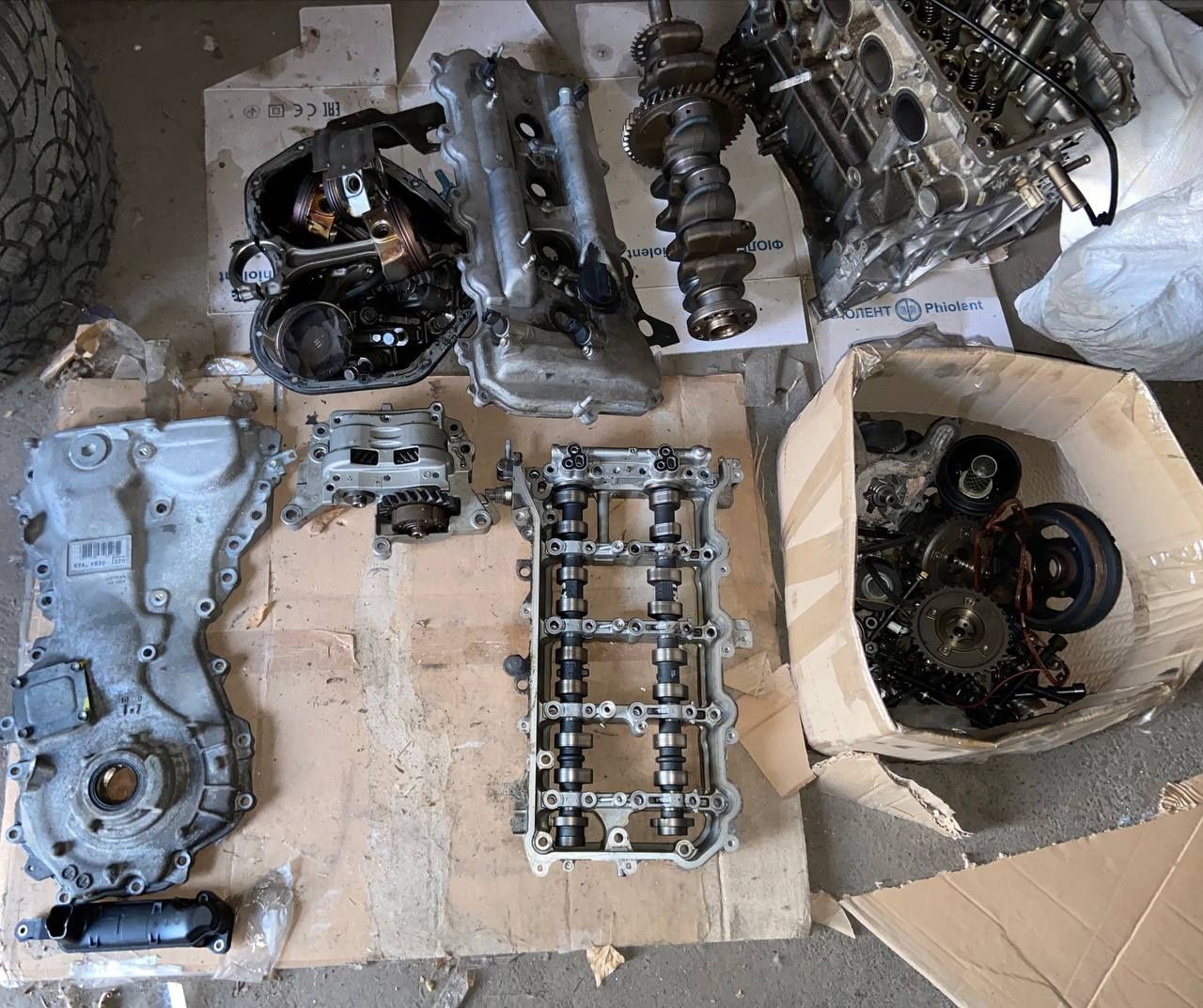 разобранный двигатель Toyota Camry 2.5
