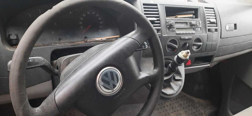 бус Volkswagen T5 дизель  1,9, механика 2006 г/в лонг высокий фаркоп