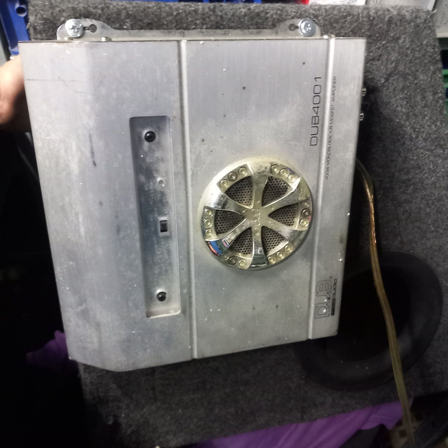 Subwoofer ze wzmacniaczem