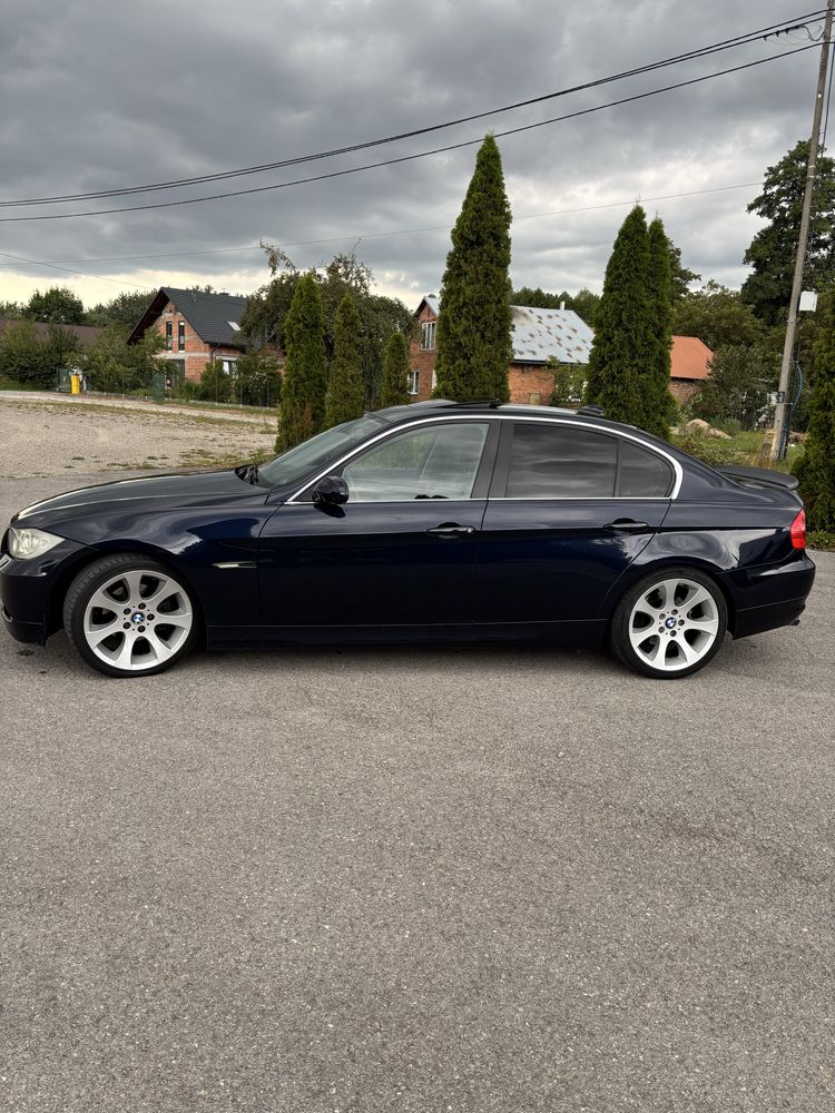 BMW E90 325i LPG Monacoblau