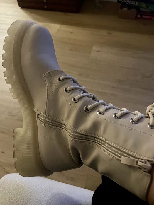 Botas Bege Confortáveis