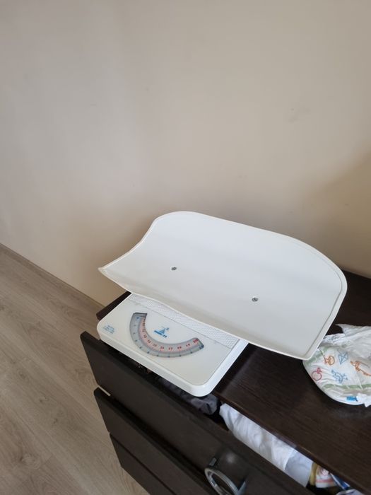 Механичечкие весы для взвешивания ребенка, новорожденного, малыша