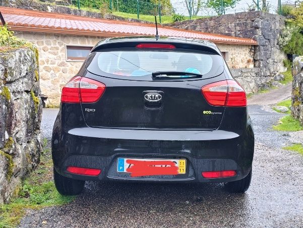Kia Rio 2011/11 - 130 mil km motor impecável