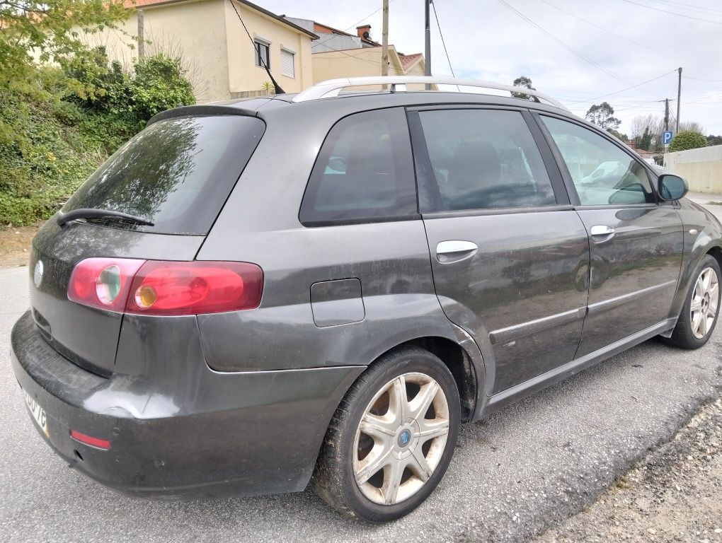 Fiat Croma 1.9 JTD 2006 junta queimada