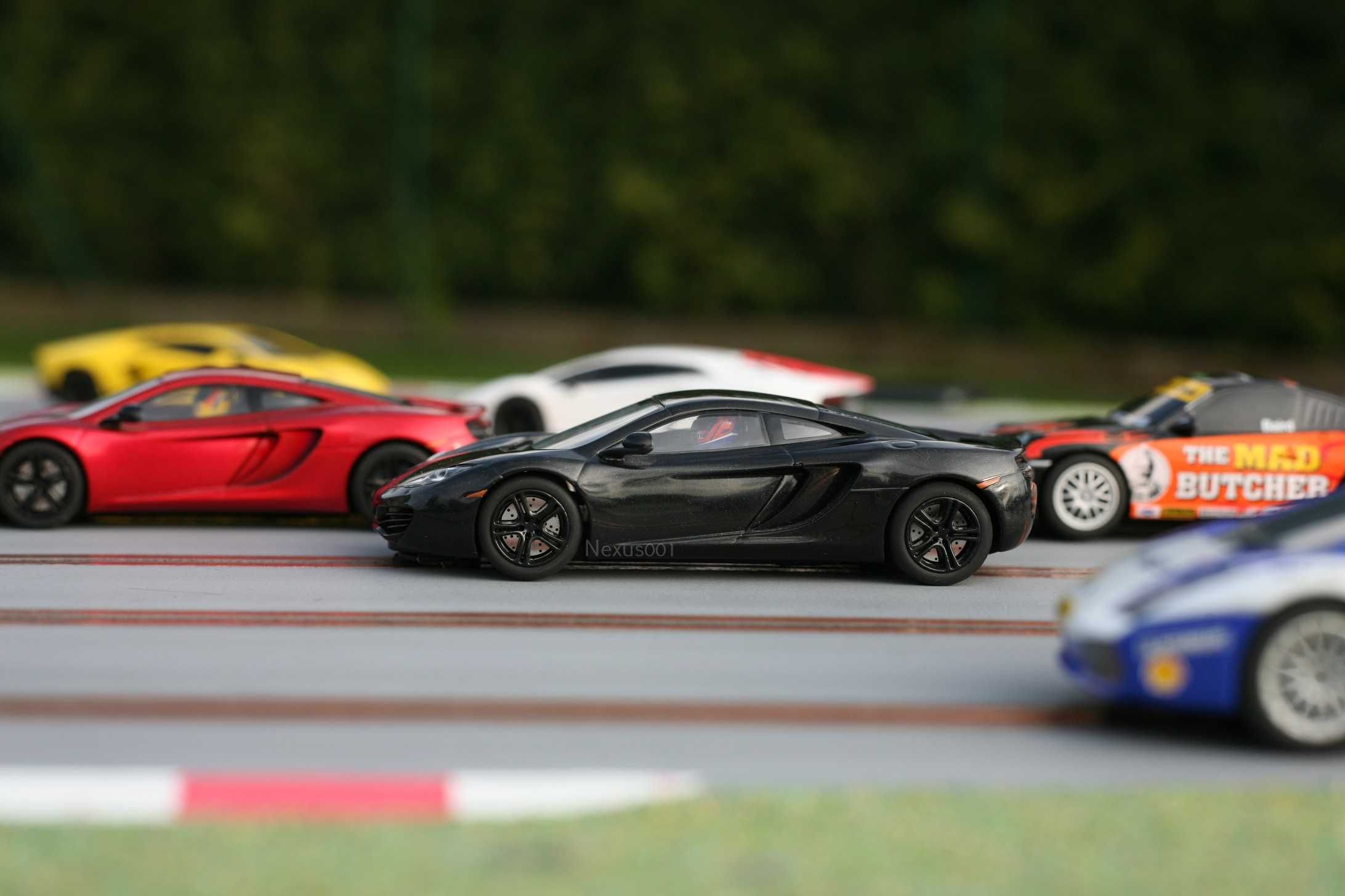 Scalextric 1:32 2x Mclaren MP12-4c , analog DPR