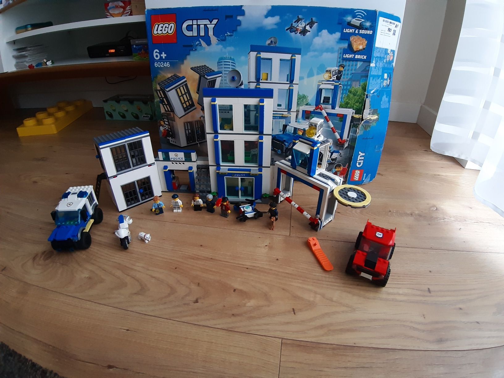 Lego City 60246 złoty klocek