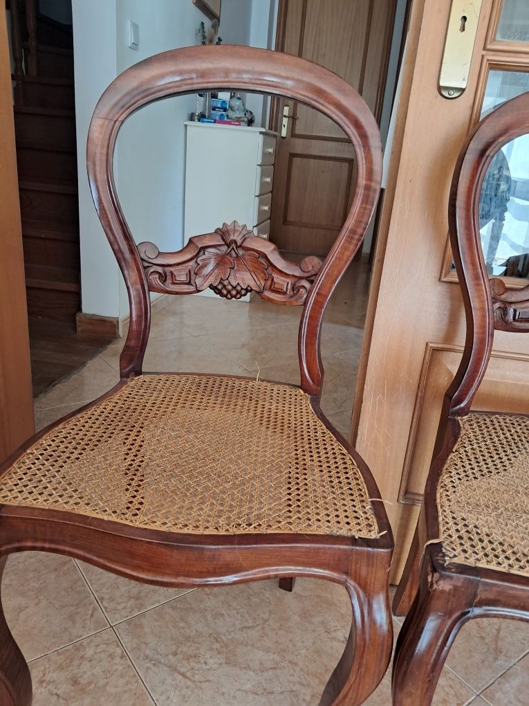 Cadeiras de palhinha centenárias