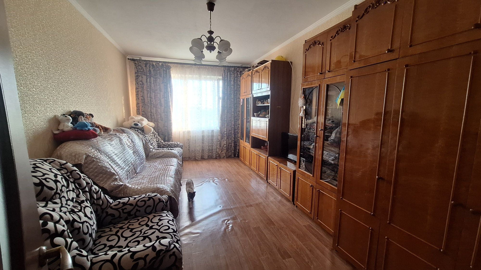 Продам 3 кім квартиру 4/9 з частковим ремонтом