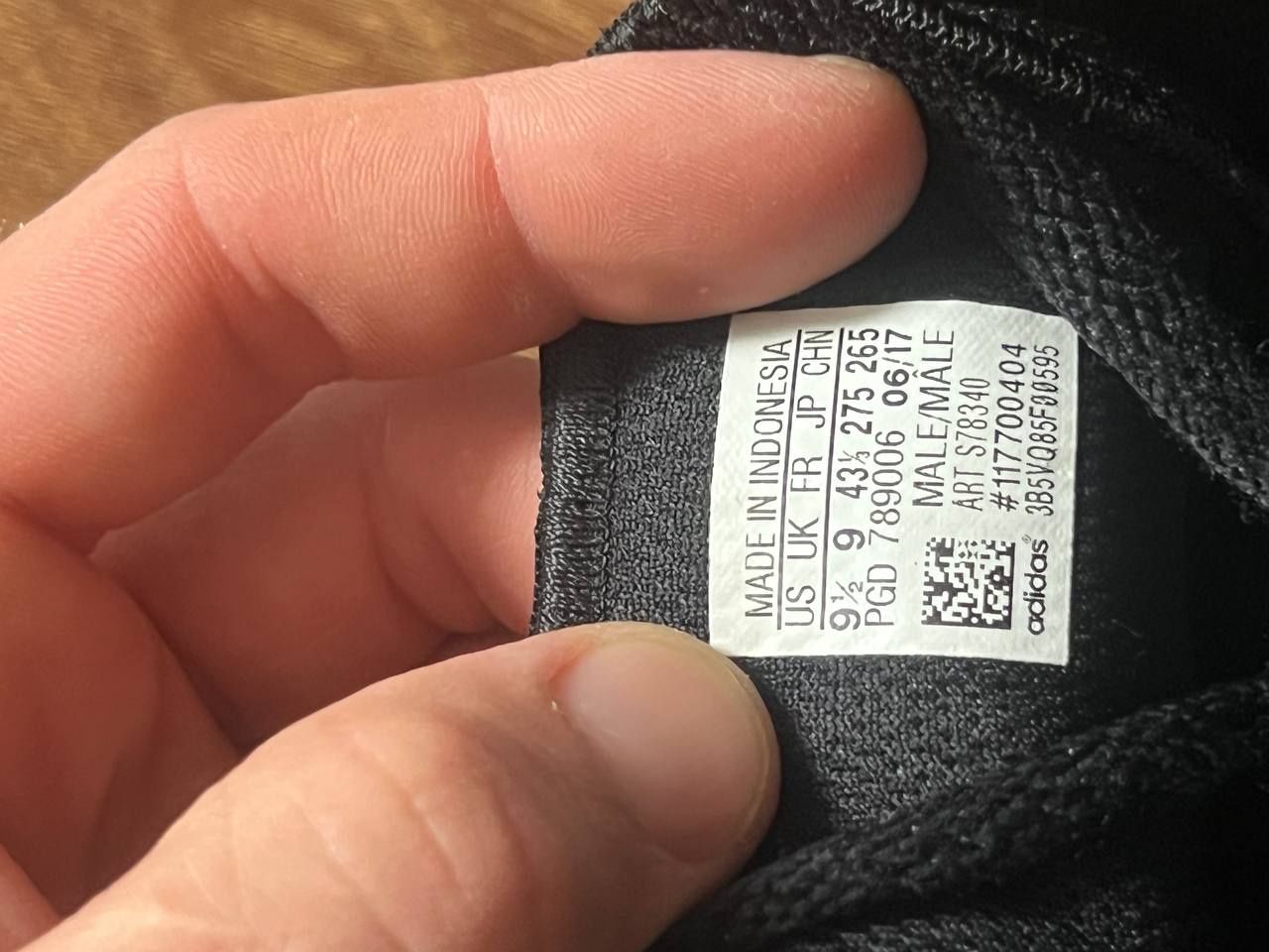 Продам оригінальні кросівки Adidas