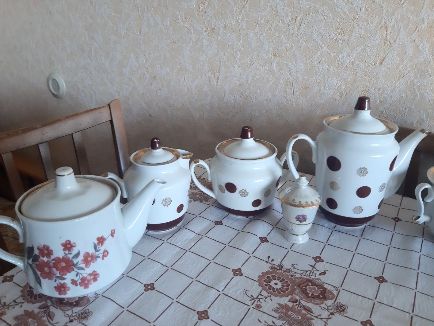 Заварники, цукорниці, молочниці, соусниці та кришталеві вази