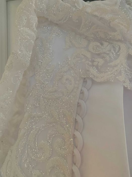 нове весільне плаття + довга фата