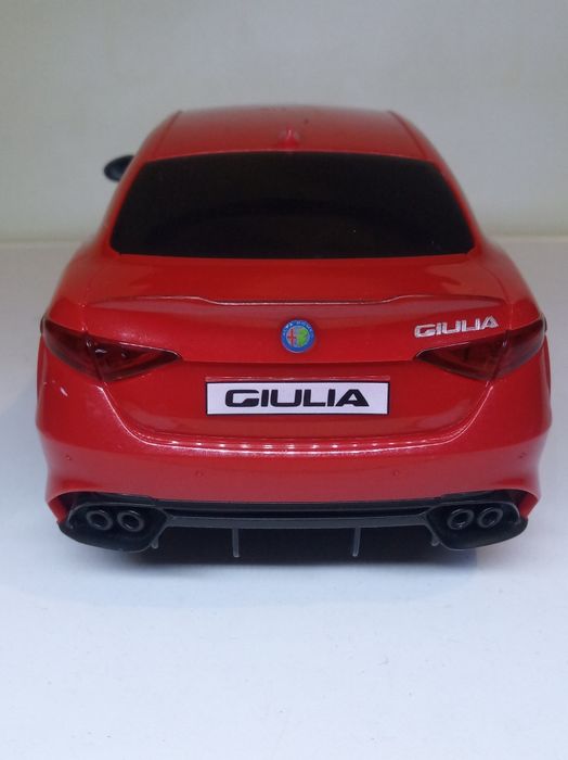 1:18 Alfa Romeo Giulia д/у машинка