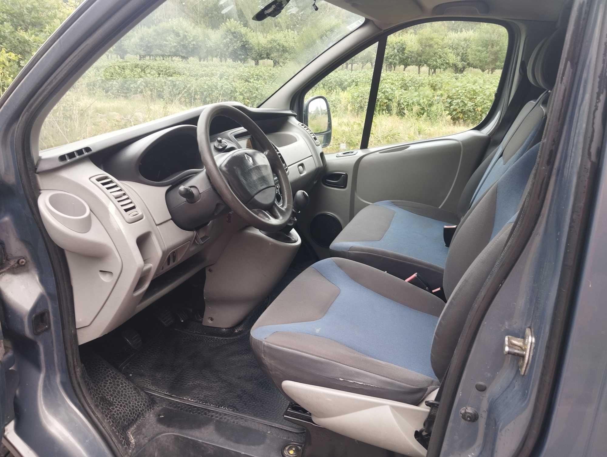 Renault Trafic 2.5dci 150ps klima navi oryginalny przebieg