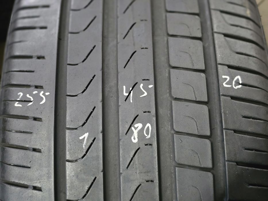 Pneus 255/45 R20