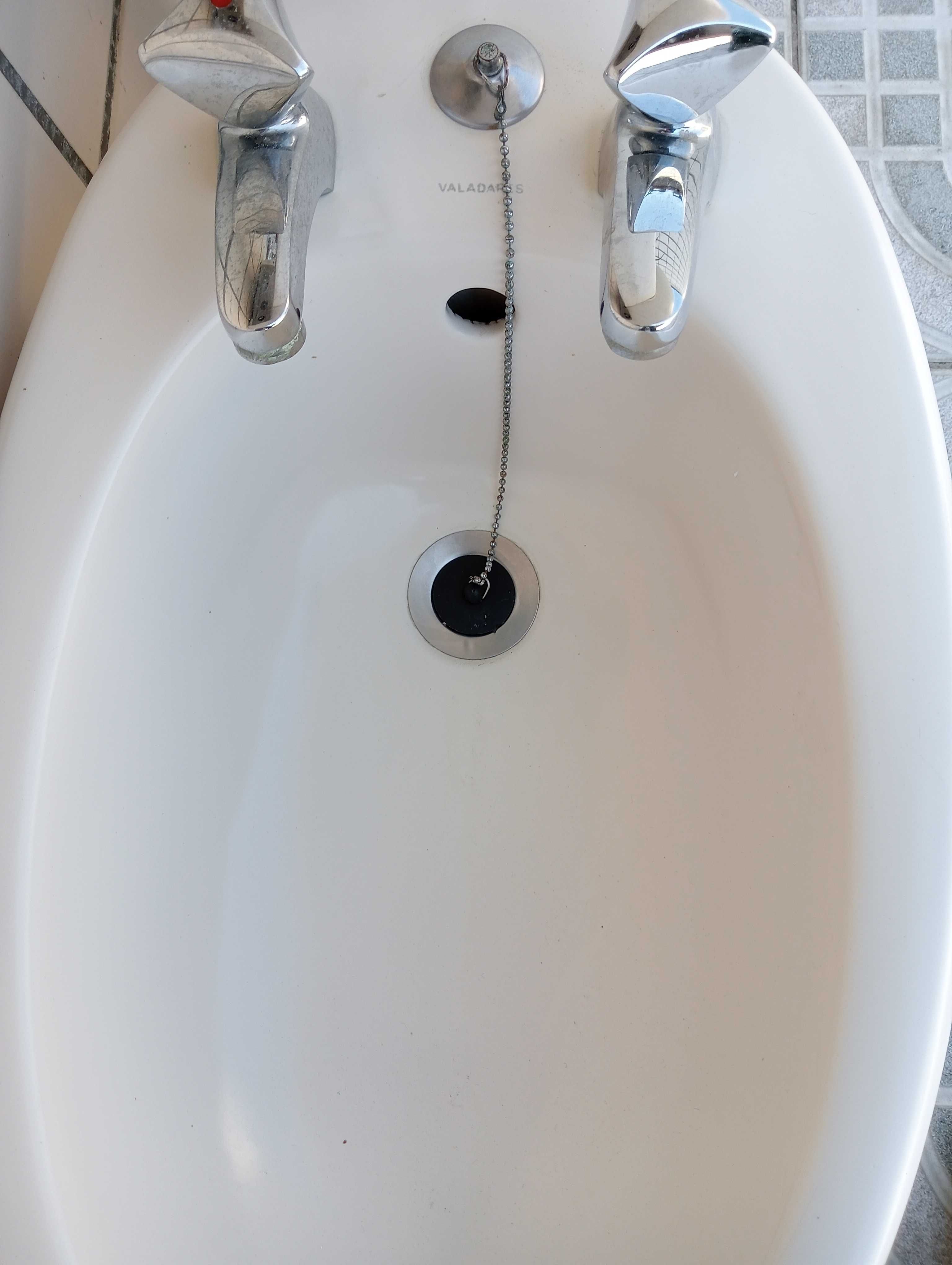 Louça sanitária Valadares em perfeito estado