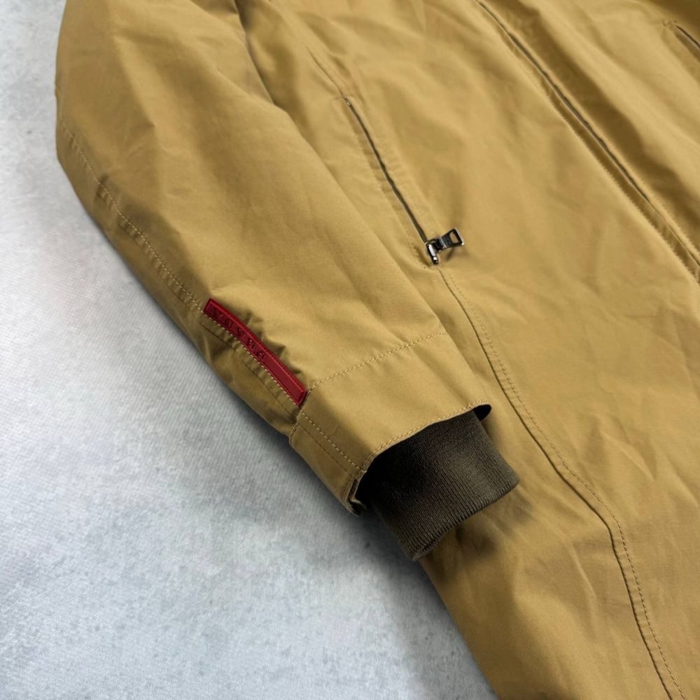 Плащ Prada red tab