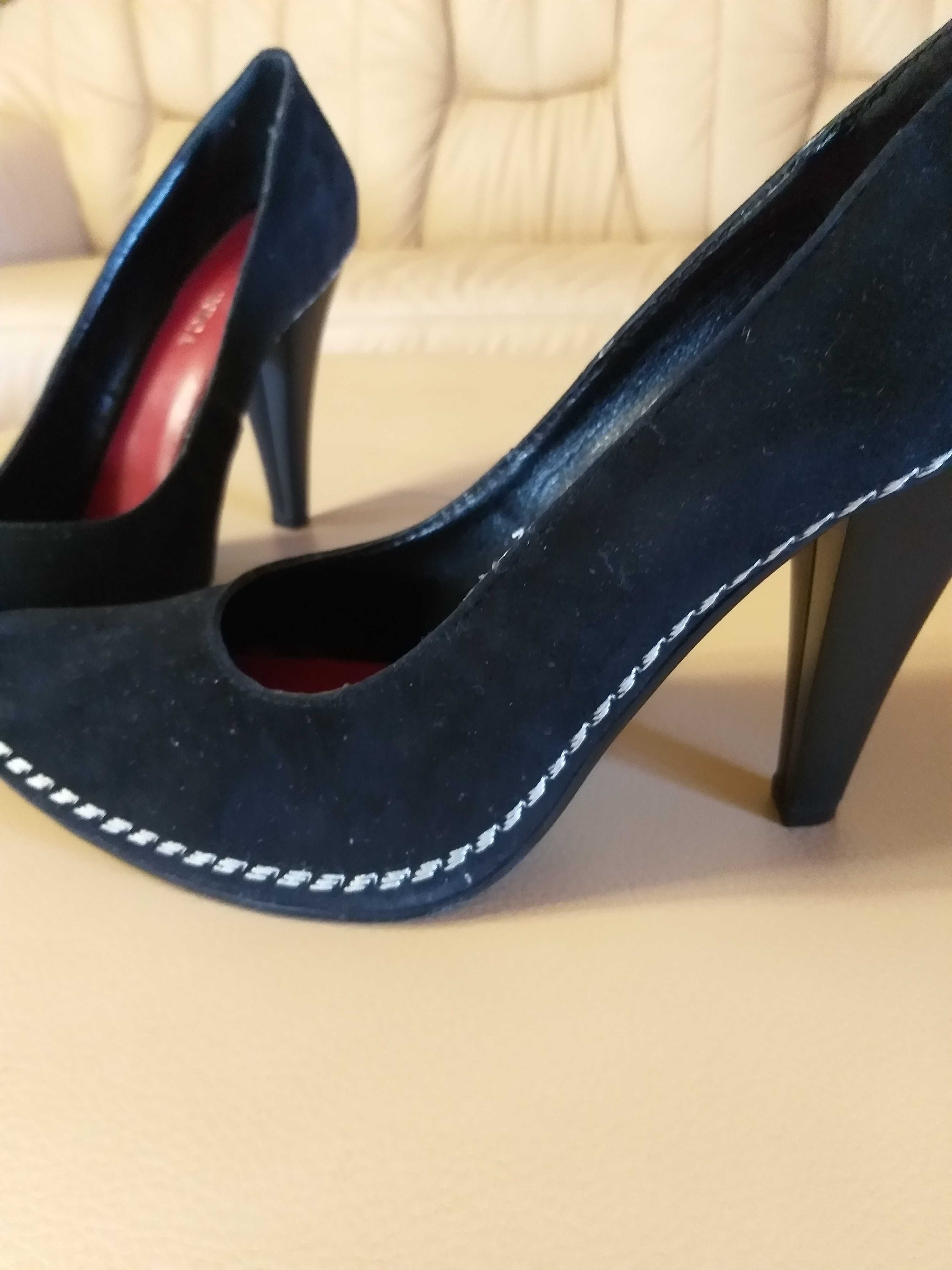 Продам туфли женские замшевые черные