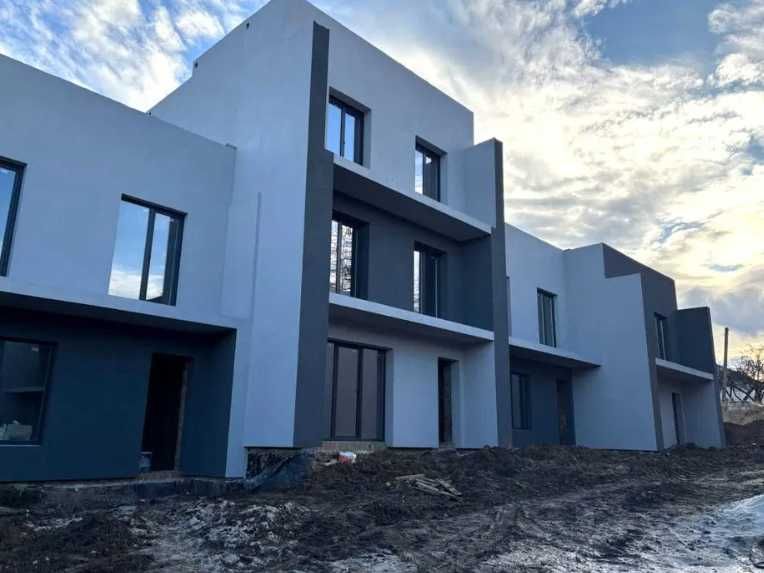 Продаж котедж 100 м² вул. Панькова, КМ "Дубовий Гай", с. Липники