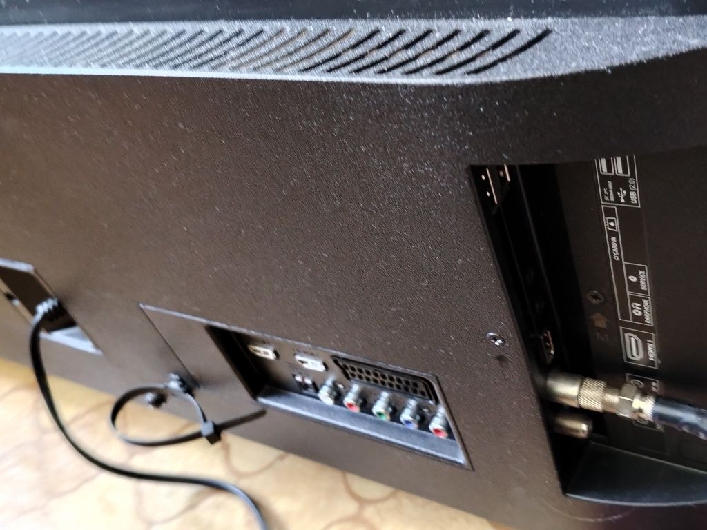 Tv LED Sharp 40 cali DVB-T 2 Hewc