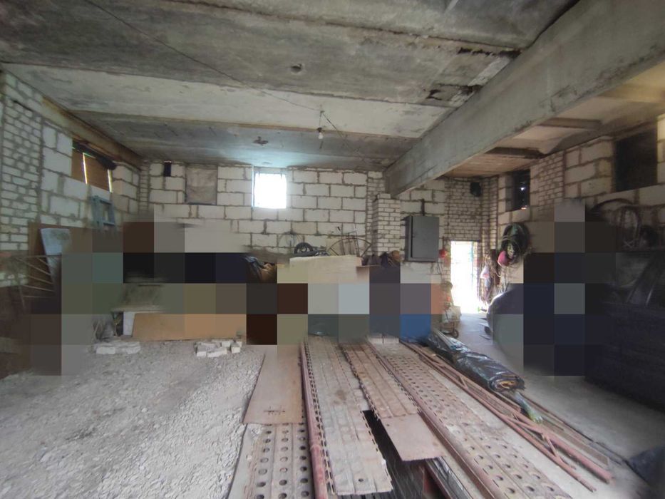 продам здание в центре Чугуева с 2 этажным жилым домом