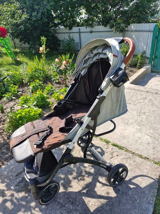 Прогулянкова коляска