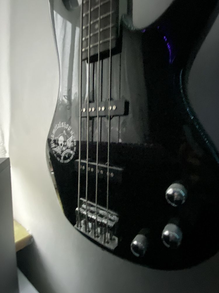 gitara basowa ibanez