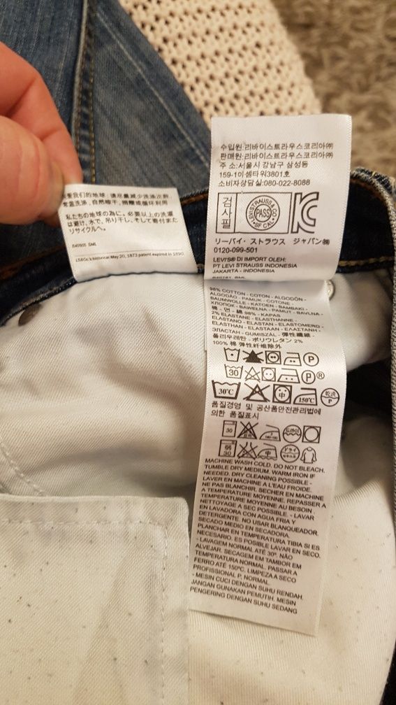 Levis Strauss & CO W29 L 32