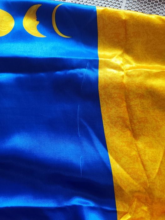 2 szt jednakowych poszw na kołdrę, zapinanych na guziki 140/200.