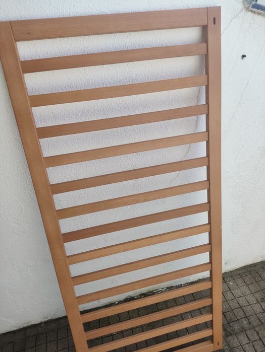 Estrado de cama de bebê usado em boas condições
