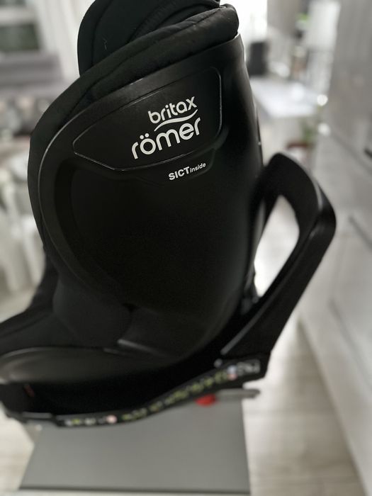 Fotelik samochodowy Britax Römer DUALFIX M i-SIZE.
