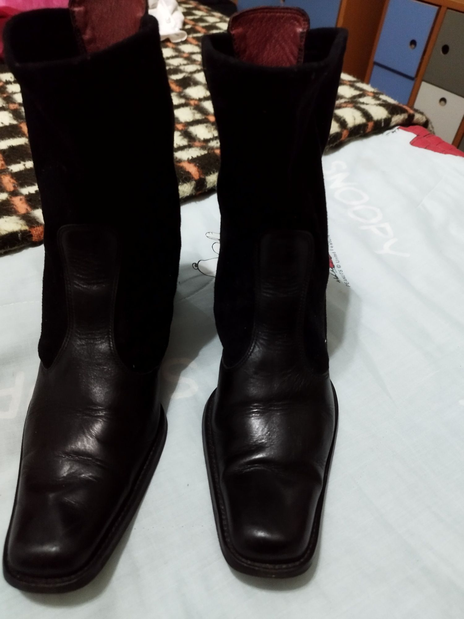 Botins pretos com veludo