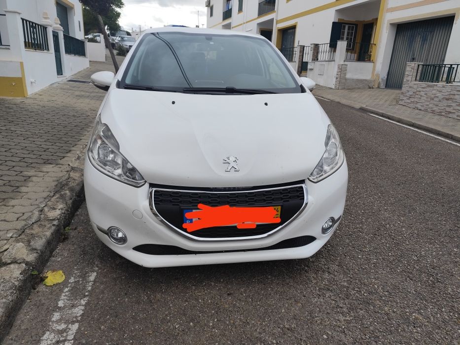 Carro Peugeot 208 1.2 a gasolina